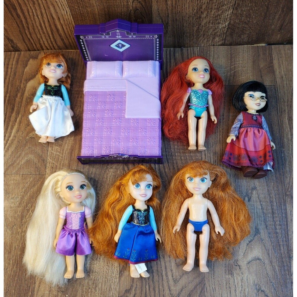 Disney Petite 6" Dolls Lot of 6 and Frozen Bed Sound Works